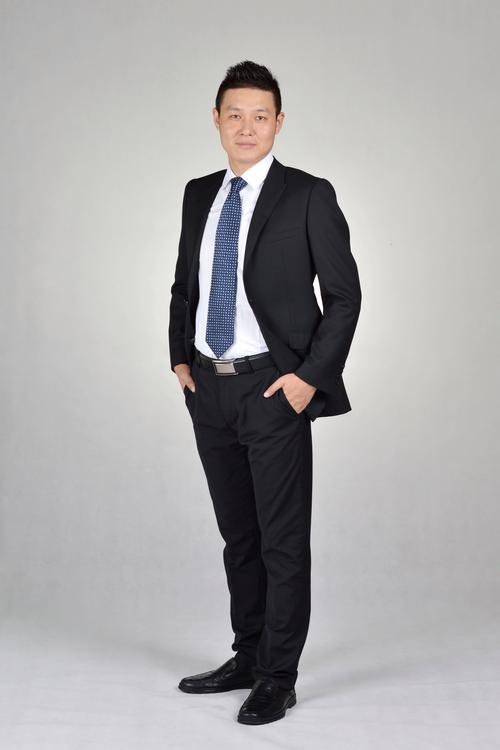 饶刚 灯光与摄影艺术负责人